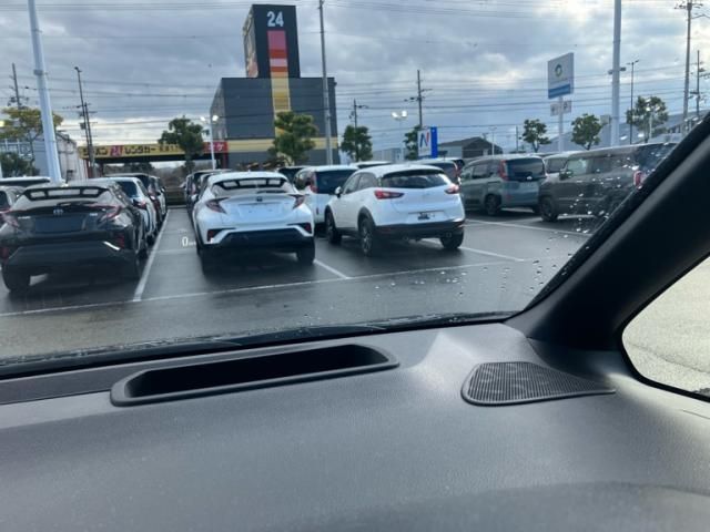 TOYOTA VOXY HYBRID 2022