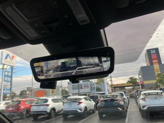 TOYOTA VOXY HYBRID 2022