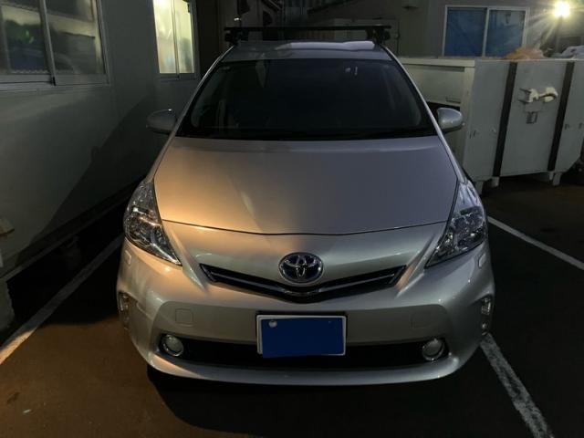 TOYOTA PRIUS Alpha 2012