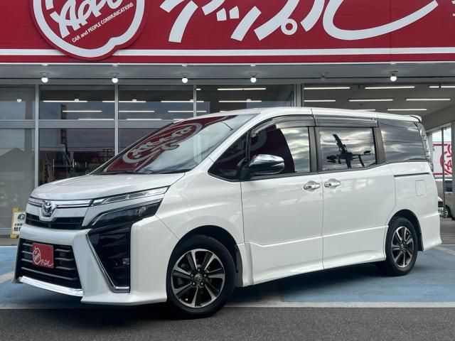 TOYOTA VOXY 2021