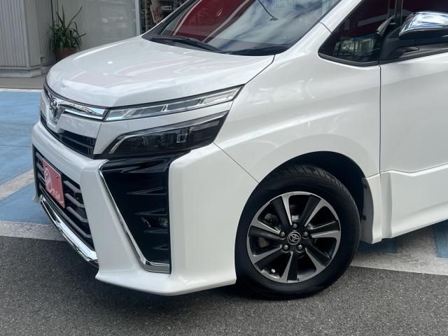 TOYOTA VOXY 2021