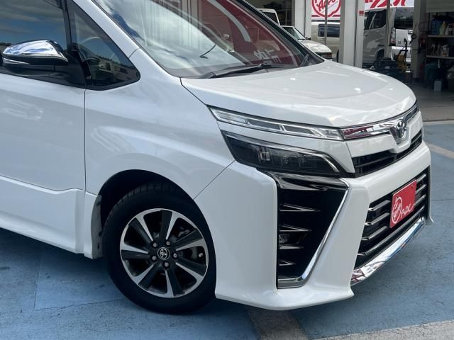 TOYOTA VOXY 2021