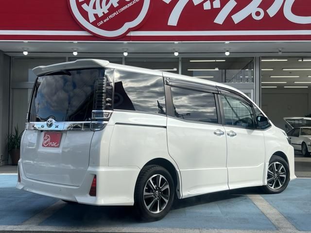 TOYOTA VOXY 2021