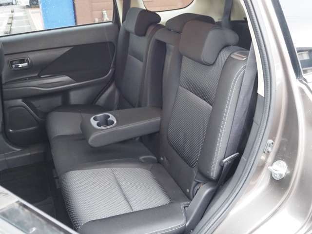 MITSUBISHI OUTLANDER 4WD 2016