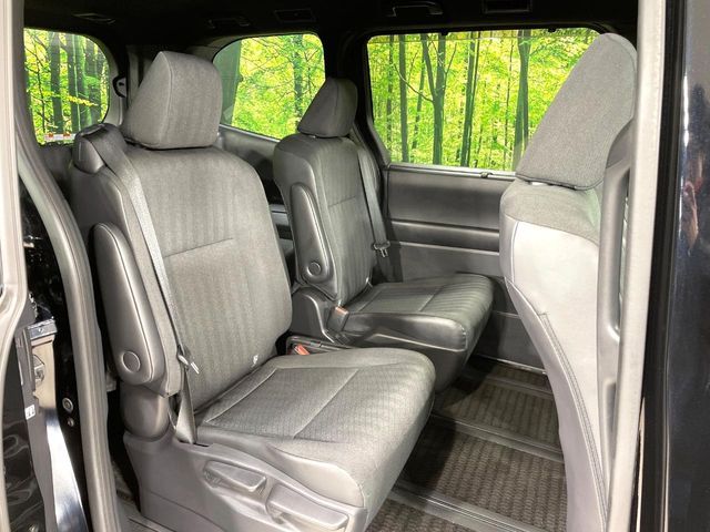 TOYOTA VOXY HYBRID 2023