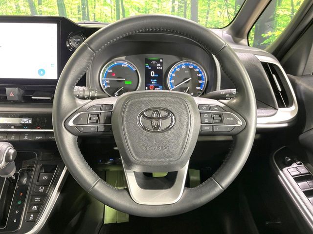 TOYOTA VOXY HYBRID 2023