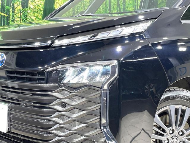 TOYOTA VOXY HYBRID 2023