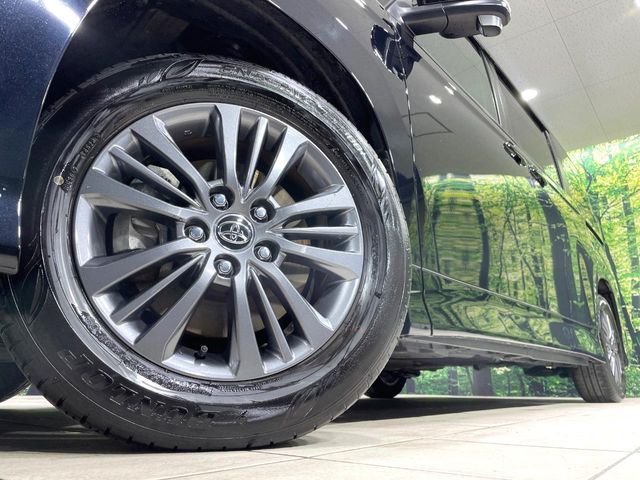 TOYOTA VOXY HYBRID 2023