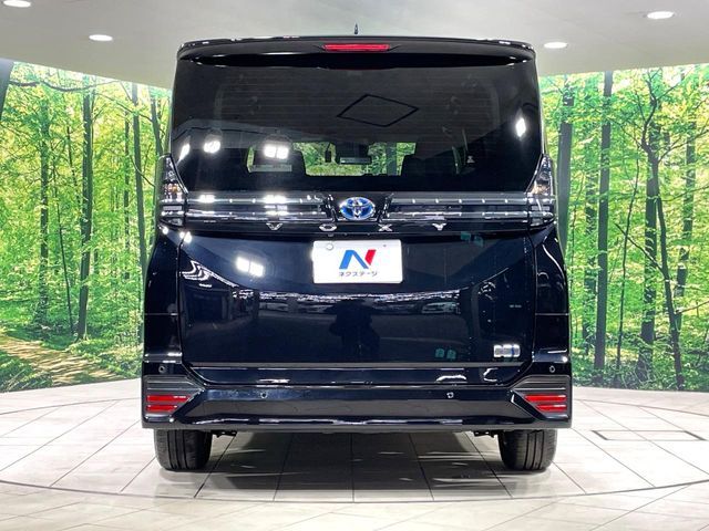 TOYOTA VOXY HYBRID 2023