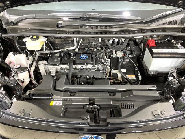 TOYOTA VOXY HYBRID 2023