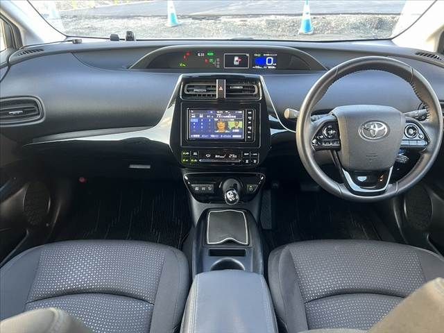 TOYOTA PRIUS 2019