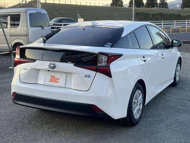 TOYOTA PRIUS 2019