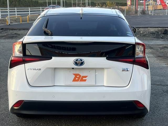 TOYOTA PRIUS 2019