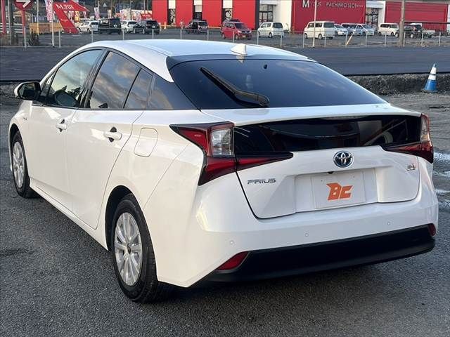 TOYOTA PRIUS 2019