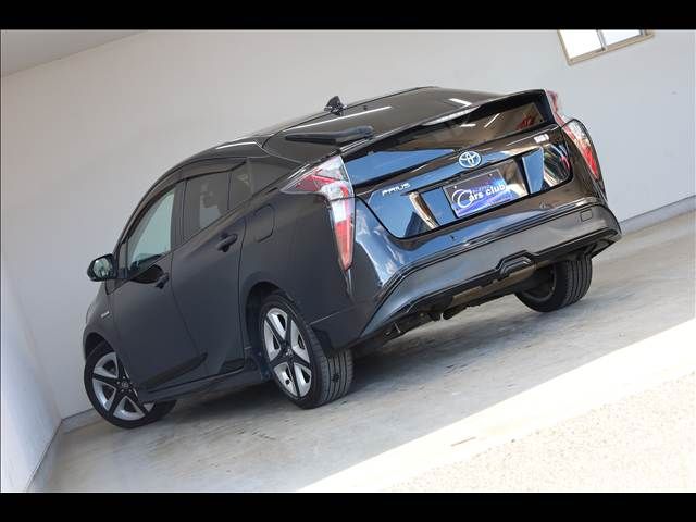 TOYOTA PRIUS 2016