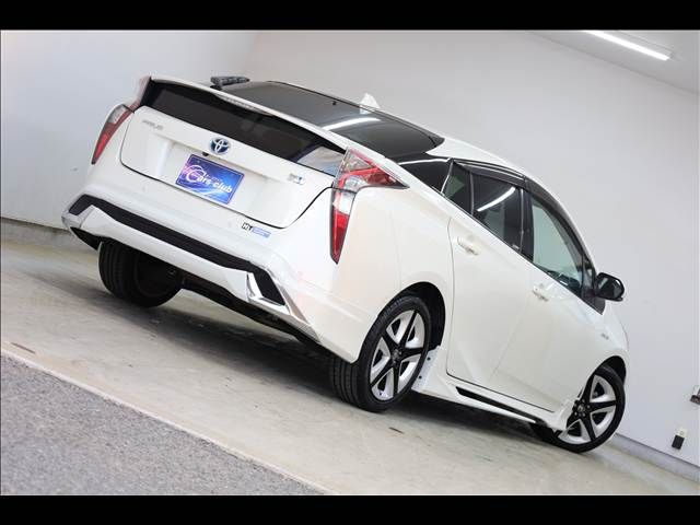 TOYOTA PRIUS 2016