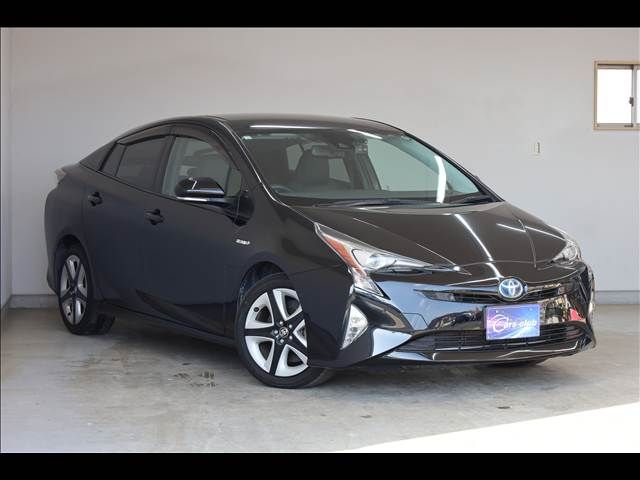 TOYOTA PRIUS 2018