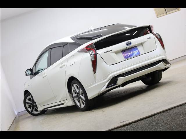 TOYOTA PRIUS 2016
