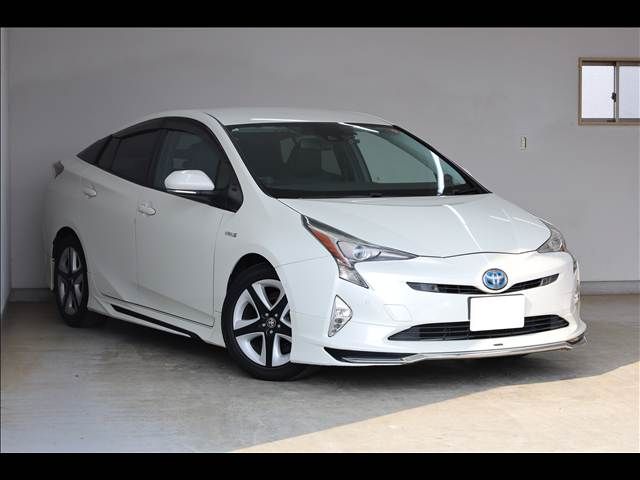 TOYOTA PRIUS 2016