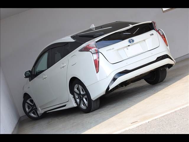 TOYOTA PRIUS 2016