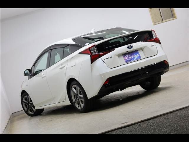 TOYOTA PRIUS 2019
