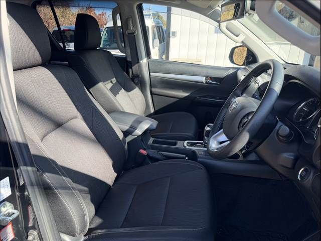 TOYOTA HILUX 4WD 2023