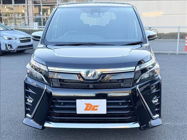 TOYOTA VOXY 2019