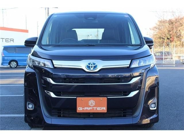 TOYOTA NOAH HYBRID 2022