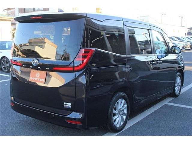 TOYOTA NOAH HYBRID 2022