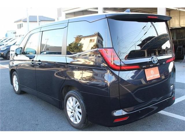 TOYOTA NOAH HYBRID 2022