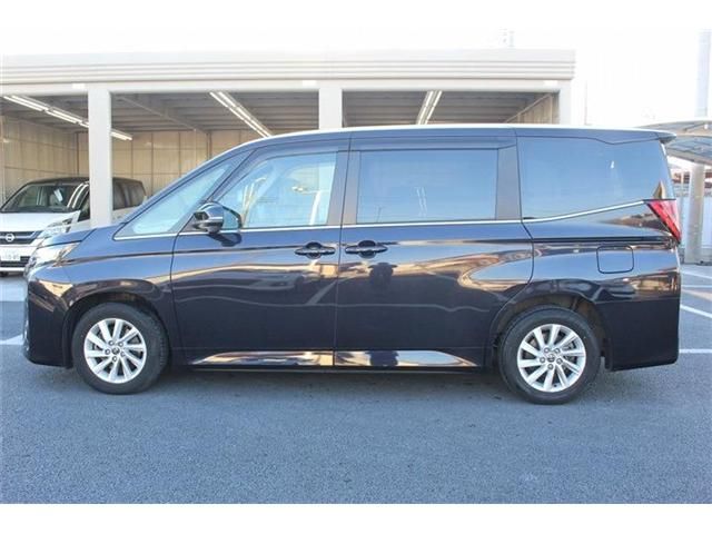 TOYOTA NOAH HYBRID 2022