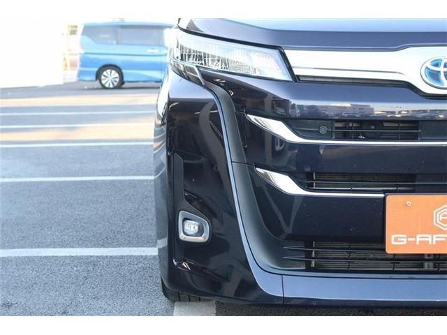 TOYOTA NOAH HYBRID 2022