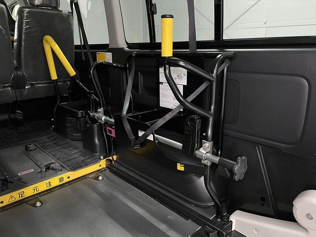 TOYOTA HIACE van 4WD 2011