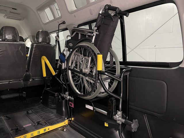 TOYOTA HIACE van 4WD 2011