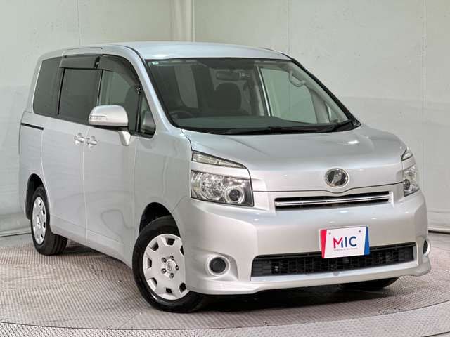 TOYOTA VOXY 2009