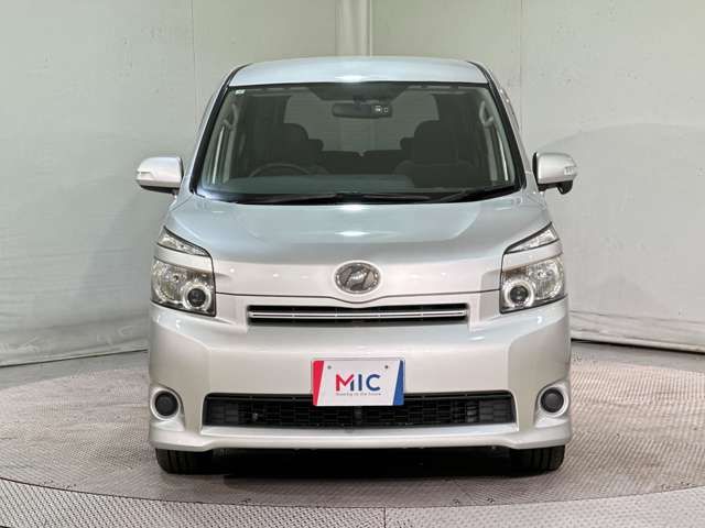 TOYOTA VOXY 2009