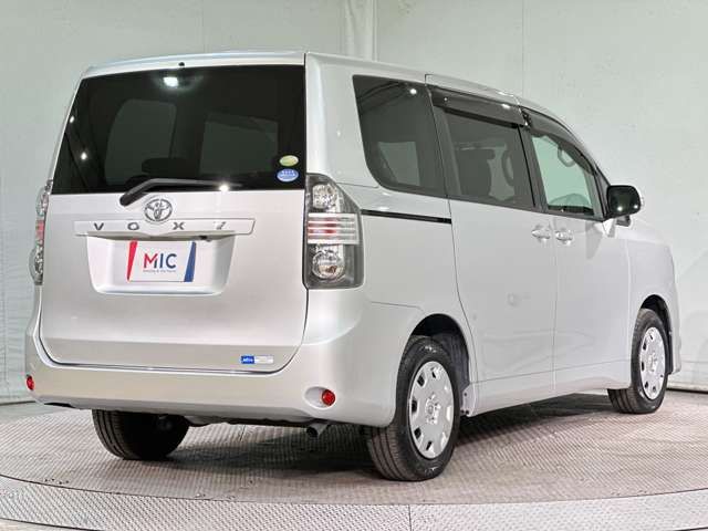 TOYOTA VOXY 2009