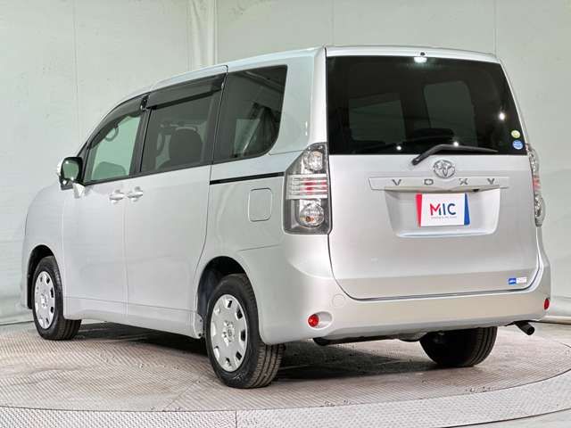 TOYOTA VOXY 2009