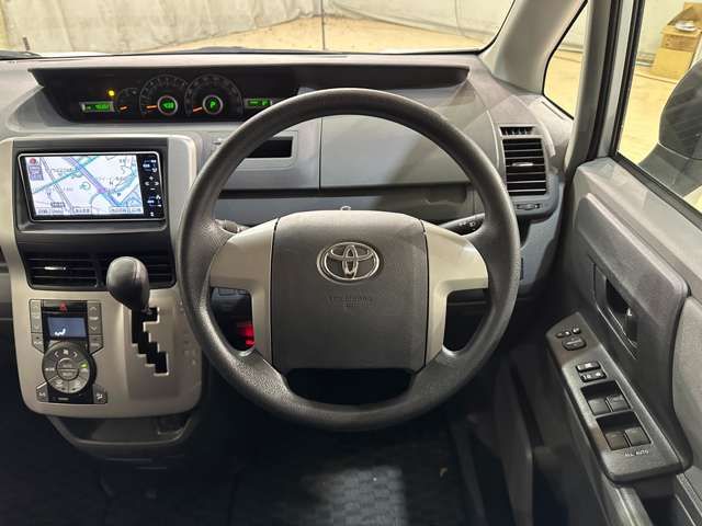 TOYOTA VOXY 2009