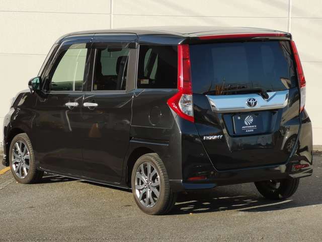 TOYOTA ROOMY 2017