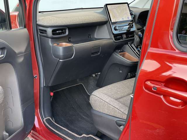 TOYOTA SIENTA HYBRID 2023