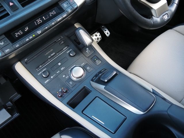 TOYOTA LEXUS CT200h 2020