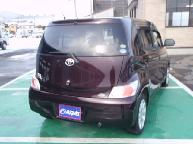 TOYOTA bB 2012
