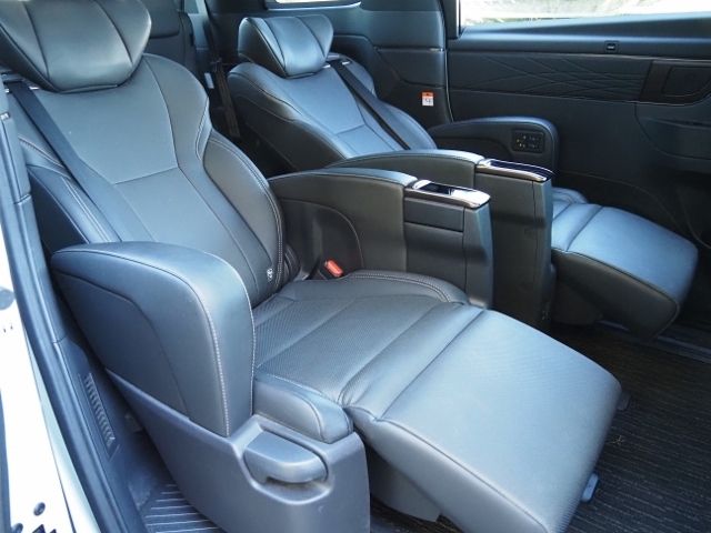 TOYOTA ALPHARD hybrid 4WD 2023