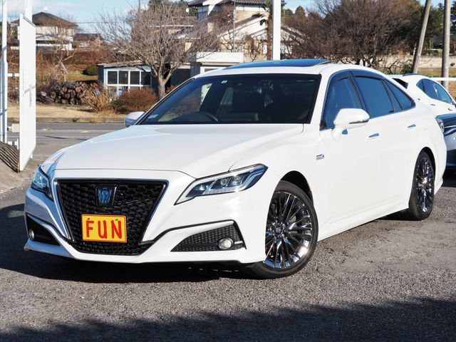 TOYOTA CROWN sedan hybrid 2022