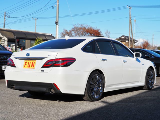TOYOTA CROWN sedan hybrid 2022