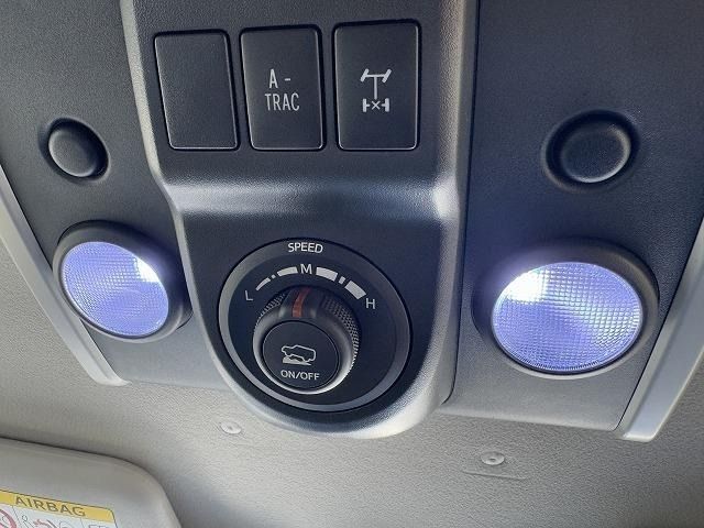 TOYOTA FJ CRUISER 4WD 2012