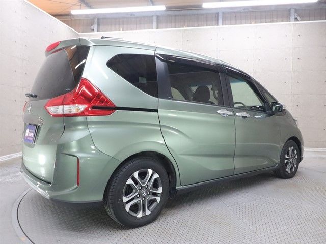 HONDA FREED 2023
