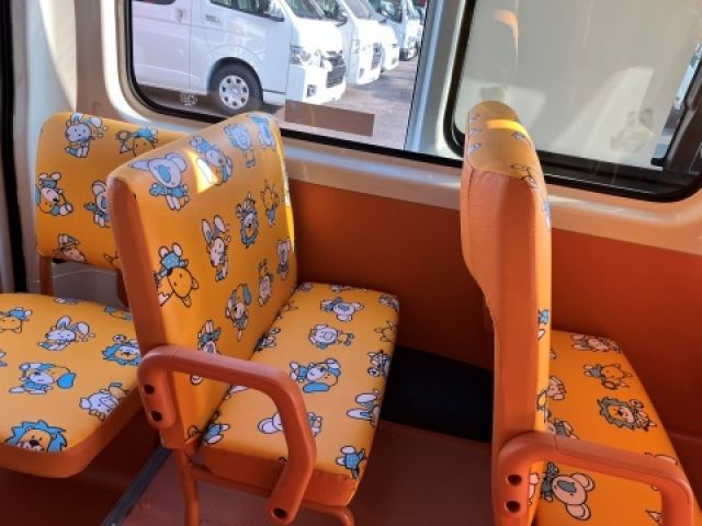 TOYOTA HIACE COMMUTER 2023