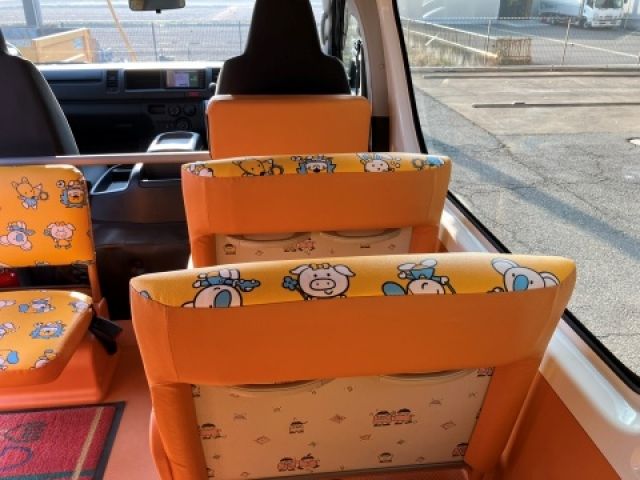 TOYOTA HIACE COMMUTER 2023